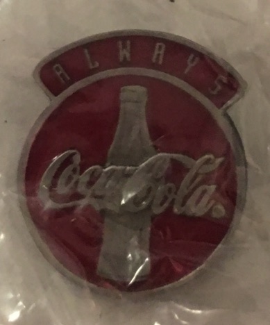 4844-2 € 3,00 coca cola ijzeren pin model always embleem.jpeg